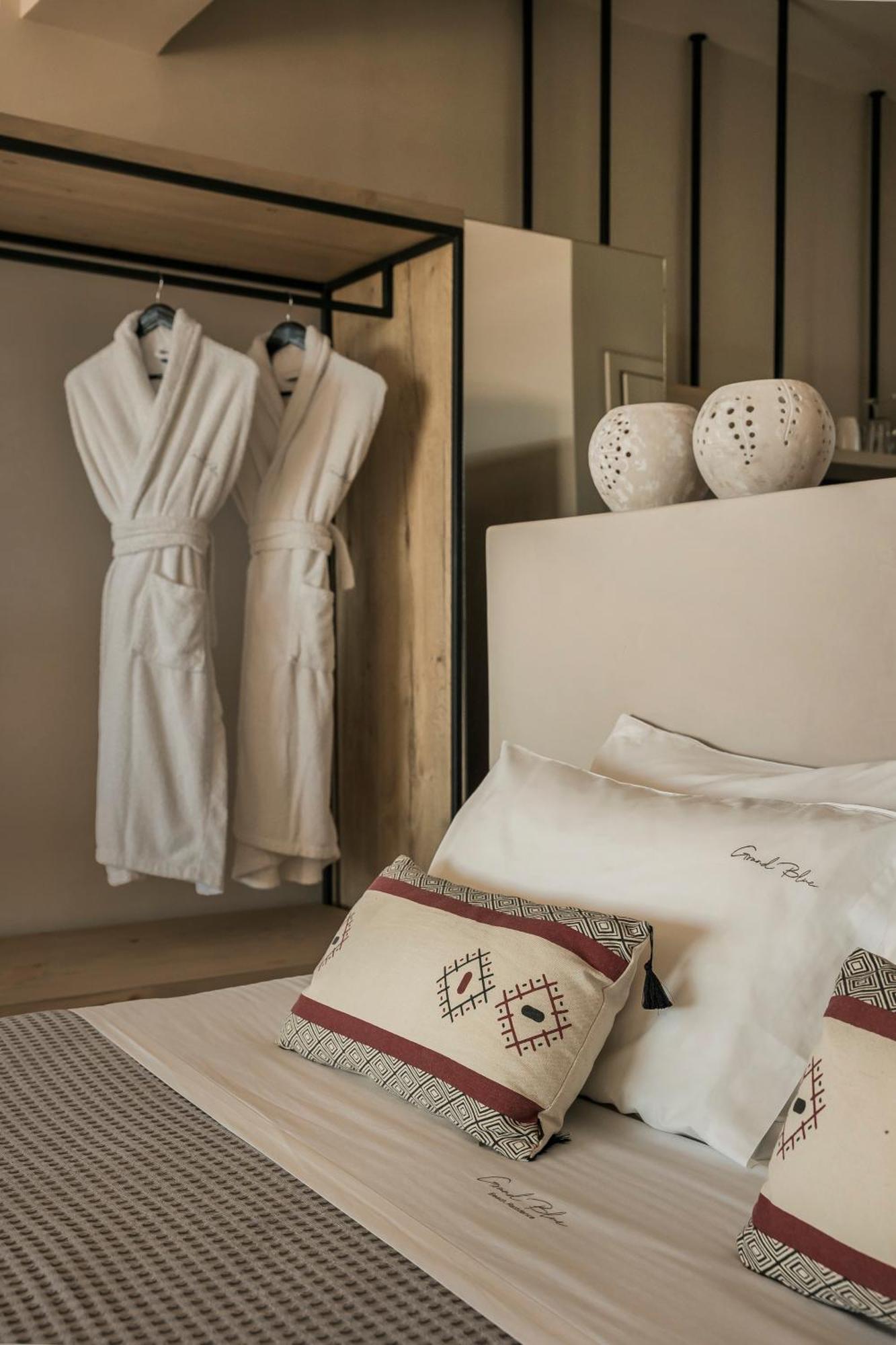 Grand Blue Beach Residences Lixouri Bagian luar foto